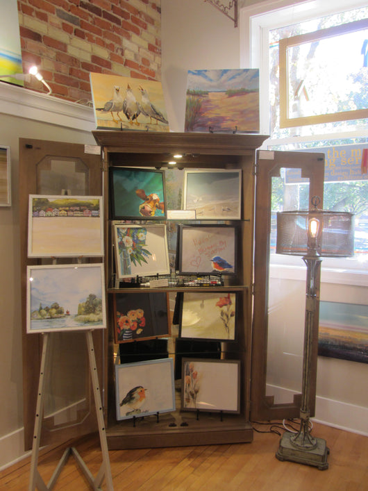 Natural/rustic Display cabinet with glass shelves and doors